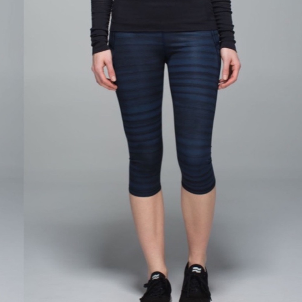 Lululemon Run Top Speed Crop Legging Navy Blue Black Stripe Size 4